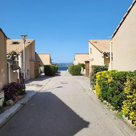 Petite Maison De Au Bord De L'eau Holiday home *