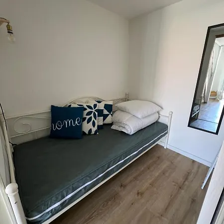 Petite Maison De Au Bord De L'eau Holiday home